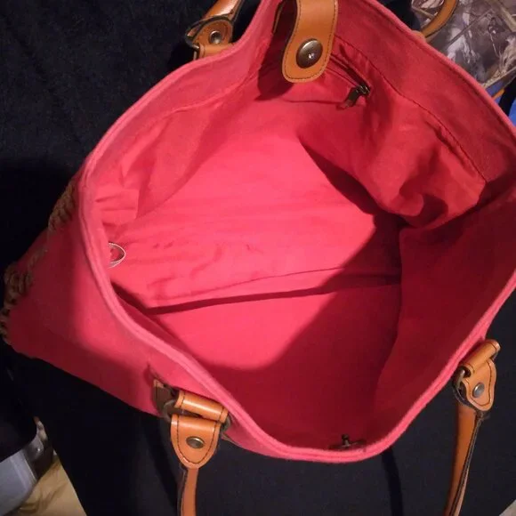 Winnie the Pooh and Tiger Plush Leather Purse (look at photos for call-out) - Picture 7 of 10